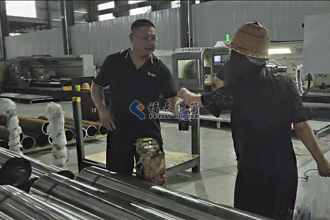 夏日送清涼，關(guān)懷沁人心，福天輥筒為員工發(fā)放消暑飲品